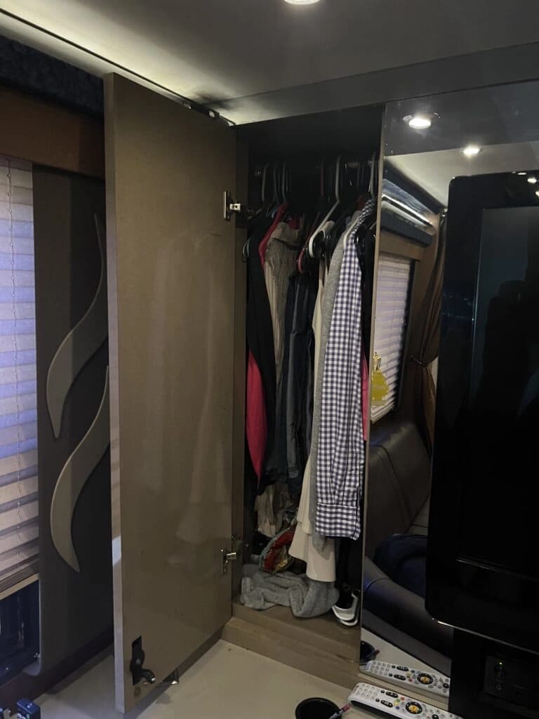 2001 Van Hool S-2145 Entertainer Coach - Image 15
