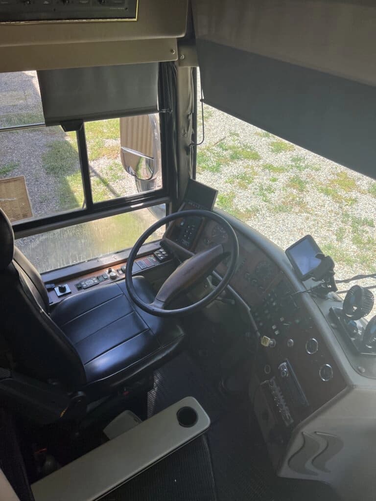 2001 Van Hool S-2145 Entertainer Coach - Image 5