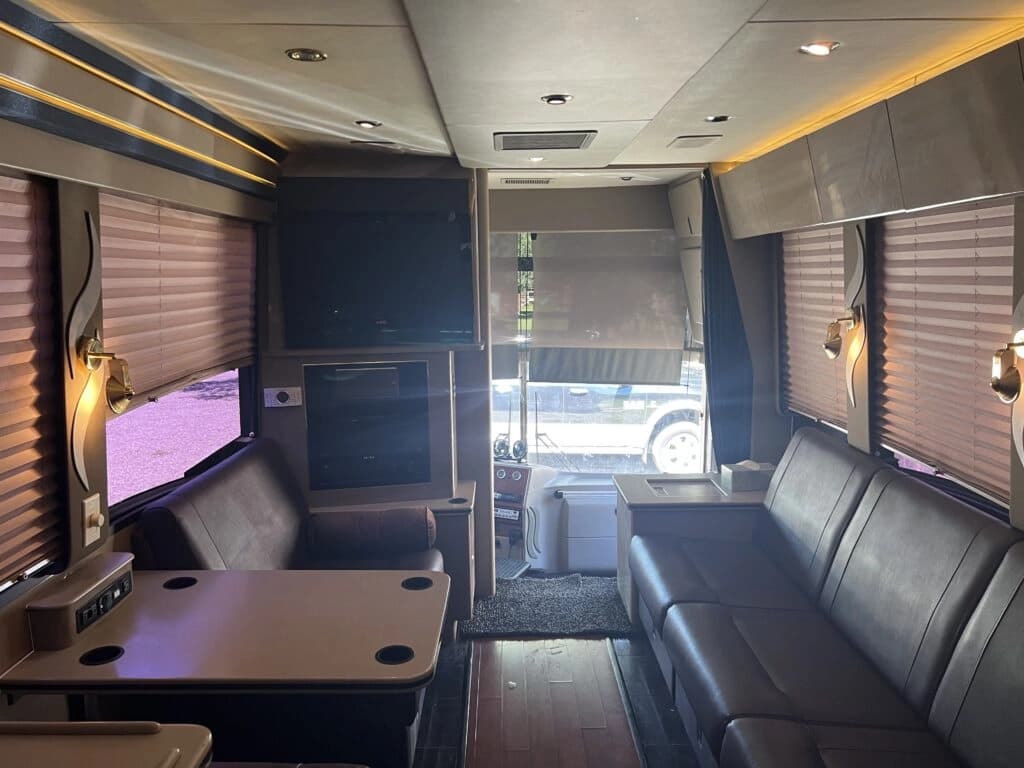 2001 Van Hool S-2145 Entertainer Coach - Image 6