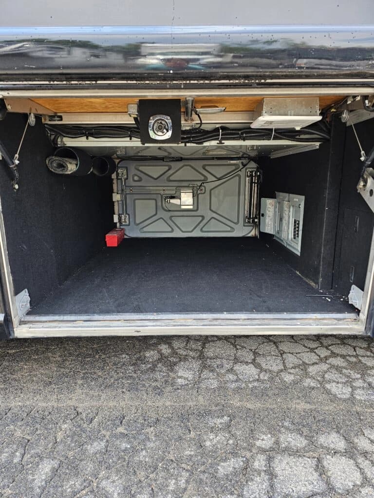 2009 MCI J4500 Entertainer Coach - Image 27