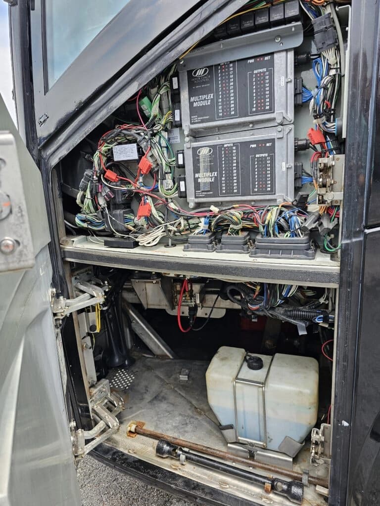 2009 MCI J4500 Entertainer Coach - Image 36