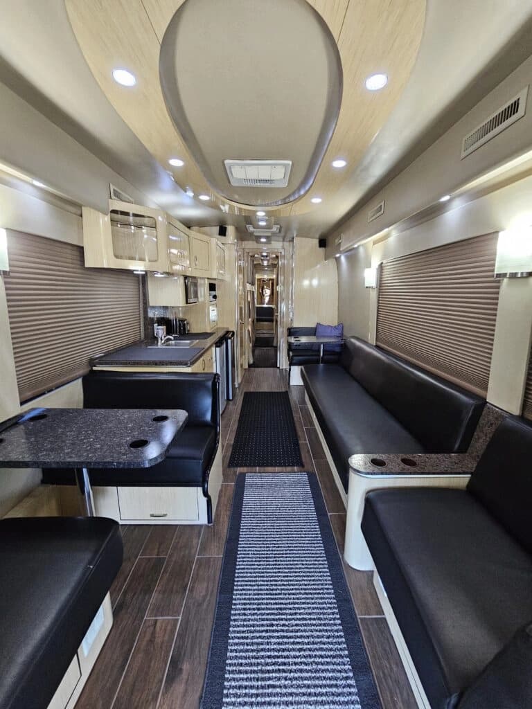 2009 MCI J4500 Entertainer Coach - Image 17