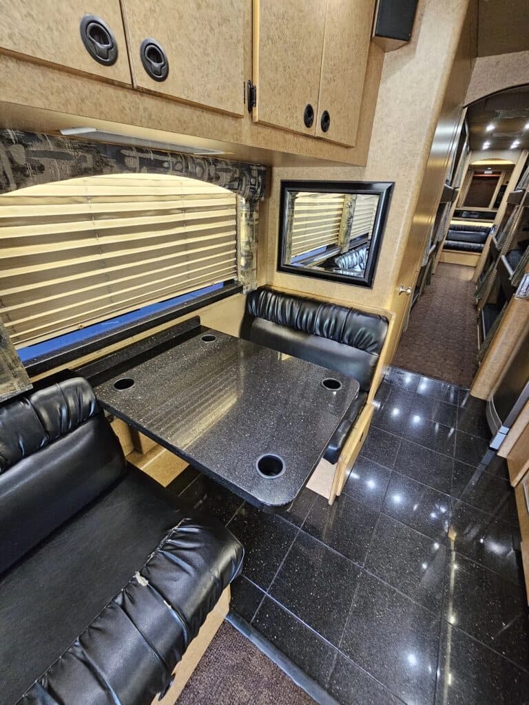2005 Prevost XLII Entertainer Coach - Image 10