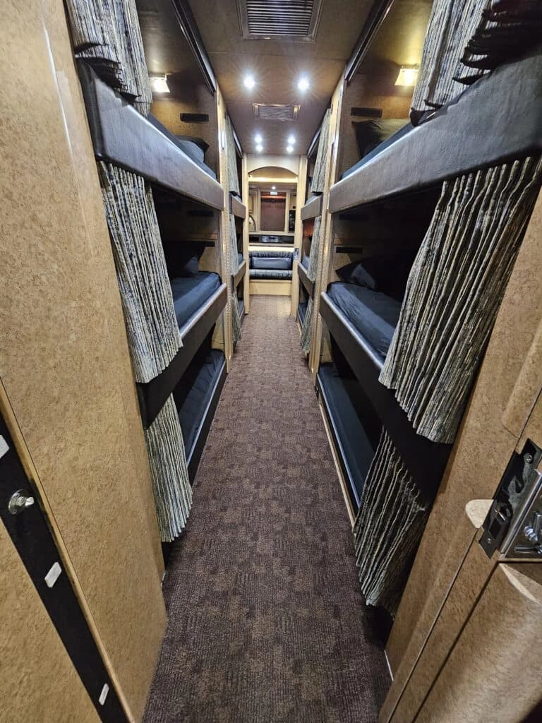 2005 Prevost XLII Entertainer Coach - Image 13