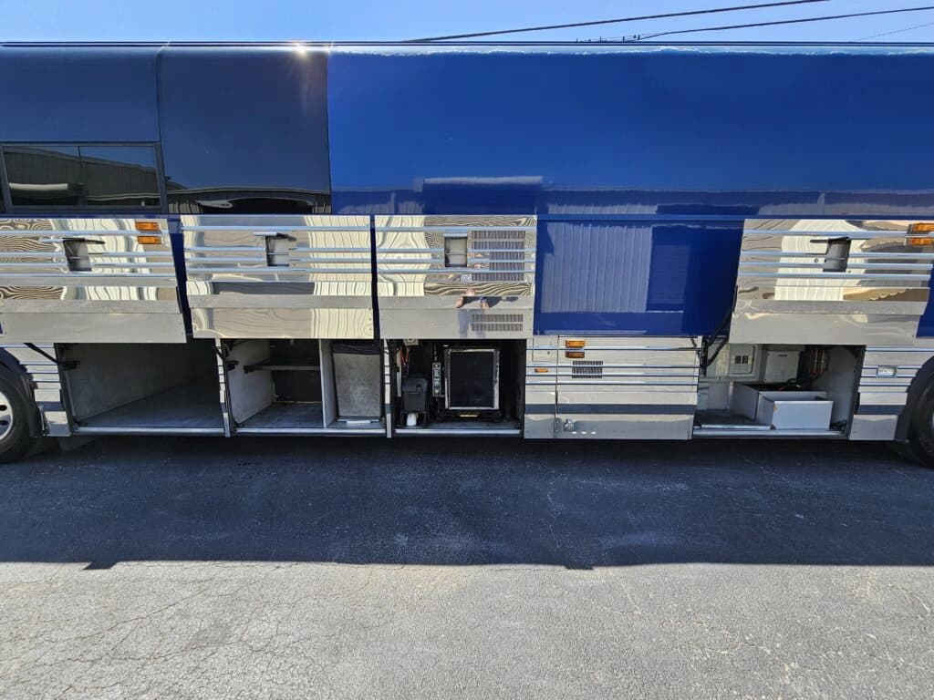 2005 Prevost XLII Entertainer Coach - Image 6