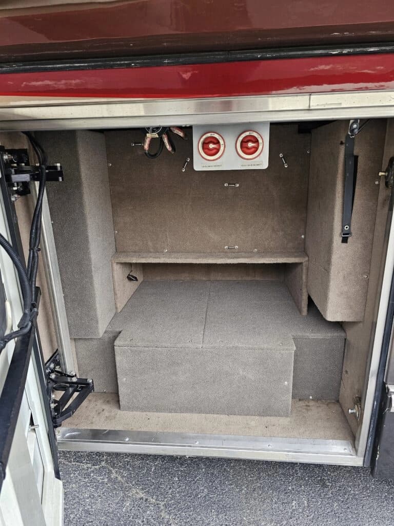 2007 Prevost H3-45VIP Motor Home - Image 4