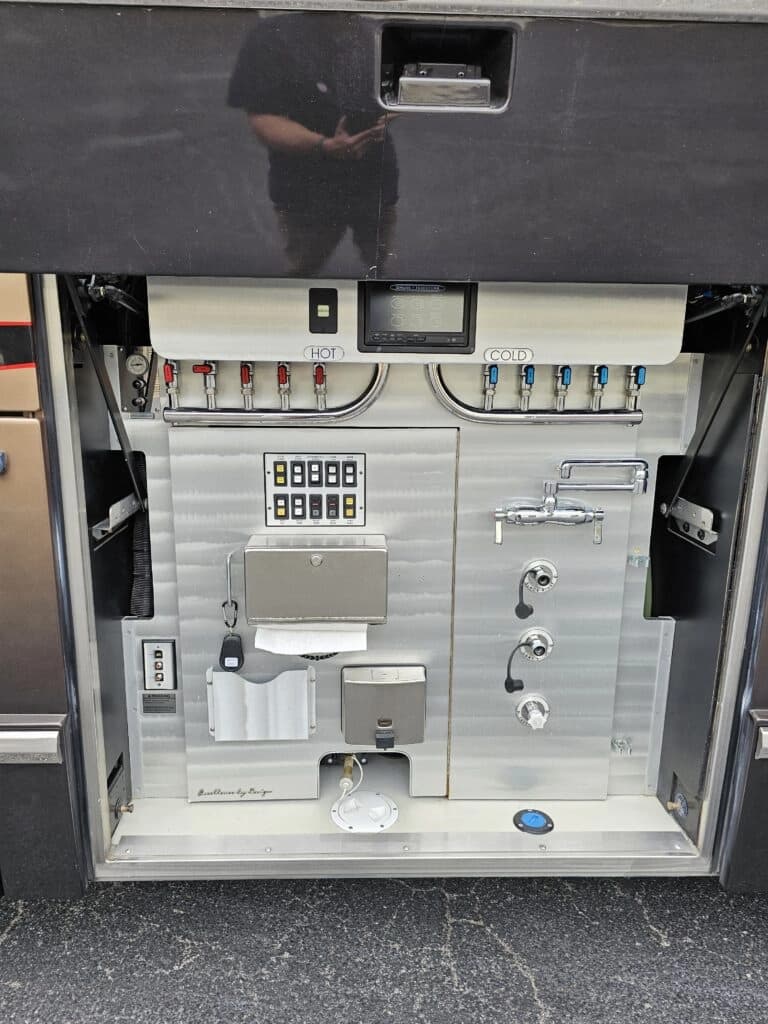 2007 Prevost H3-45VIP Motor Home - Image 14