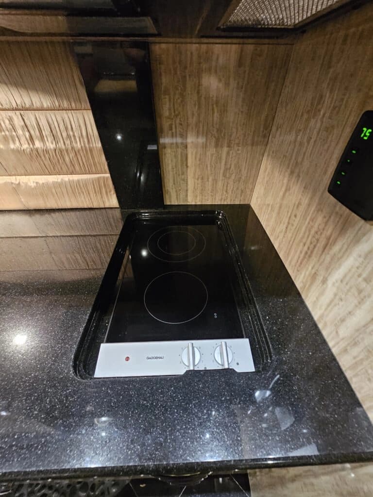 2007 Prevost H3-45VIP Motor Home - Image 15
