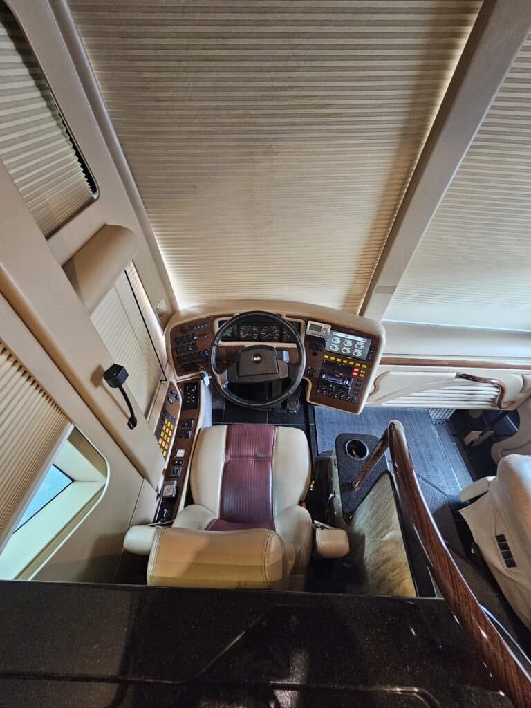 2007 Prevost H3-45VIP Motor Home - Image 21