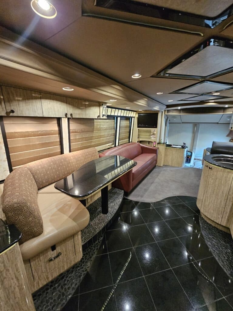 2007 Prevost H3-45VIP Motor Home - Image 26