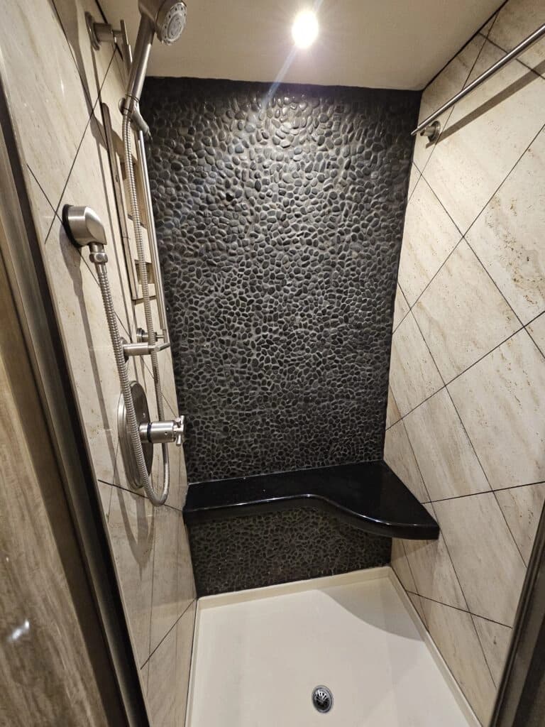 2007 Prevost H3-45VIP Motor Home - Image 30