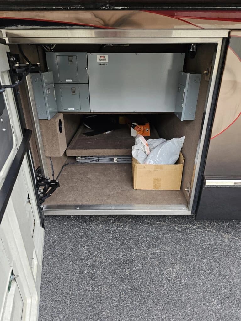 2007 Prevost H3-45VIP Motor Home - Image 40