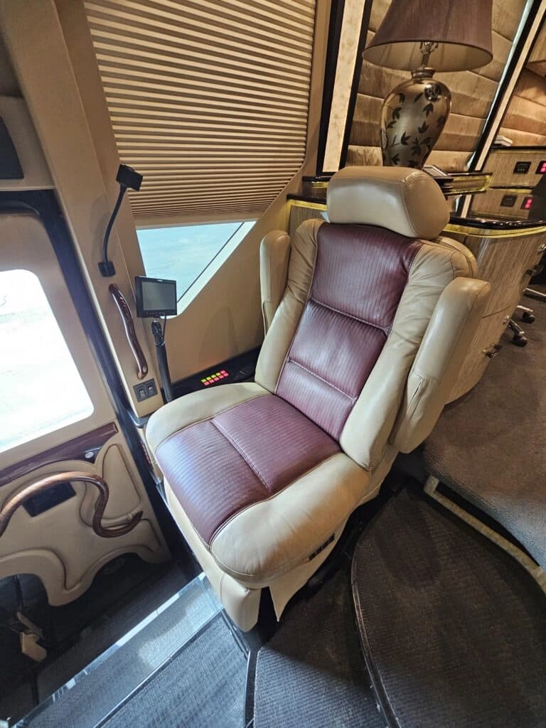 2007 Prevost H3-45VIP Motor Home - Image 41