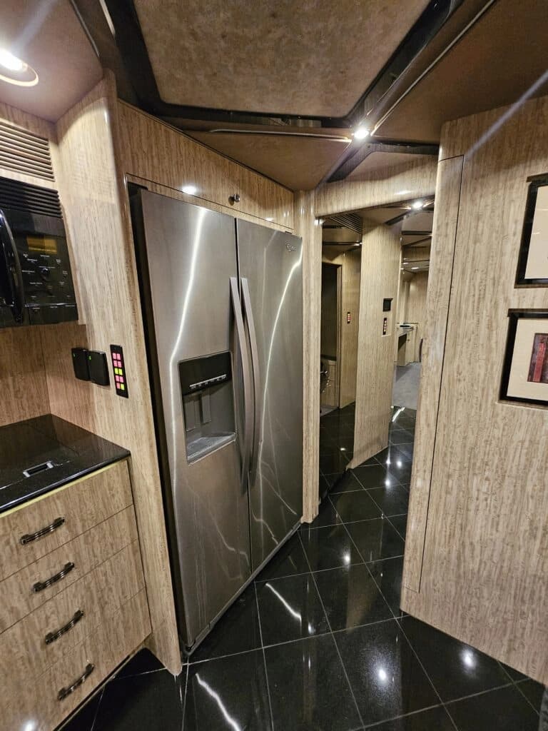 2007 Prevost H3-45VIP Motor Home - Image 44
