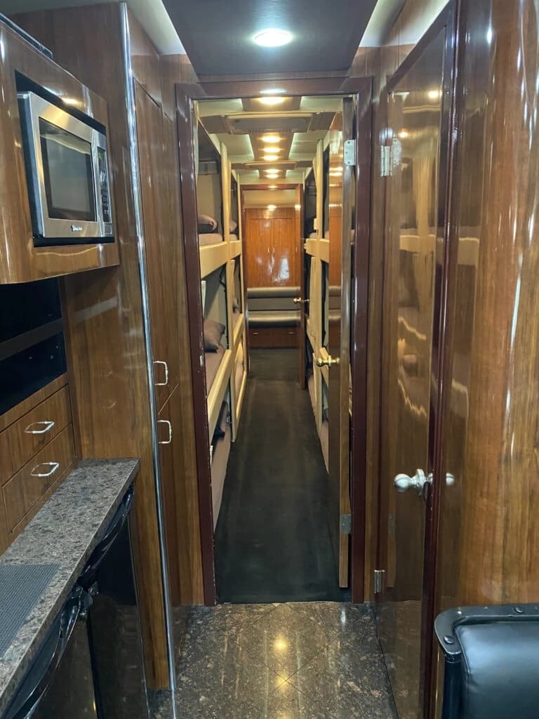 2014 MCI J4500 Entertainer Coach - Image 6