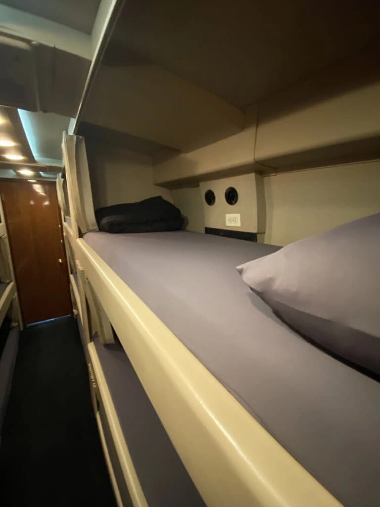 2014 MCI J4500 Entertainer Coach - Image 9