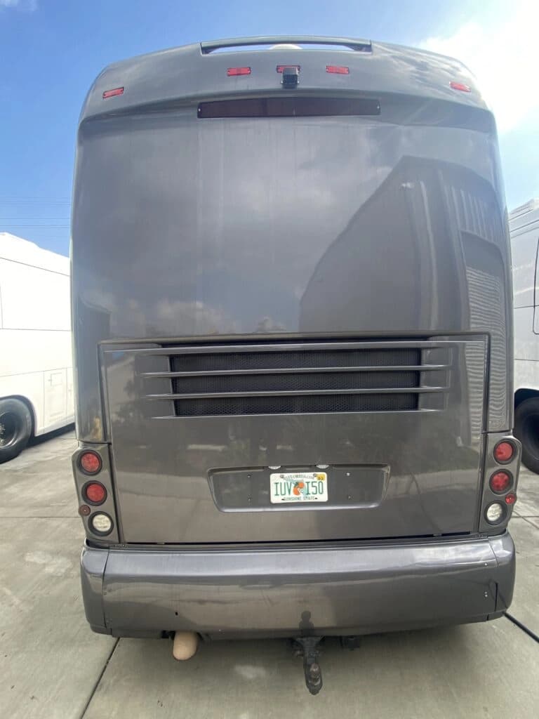2008 MCI J4500 Entertainer Coach - Image 5