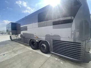 2008 Motor Coach Industries J4500 bus
