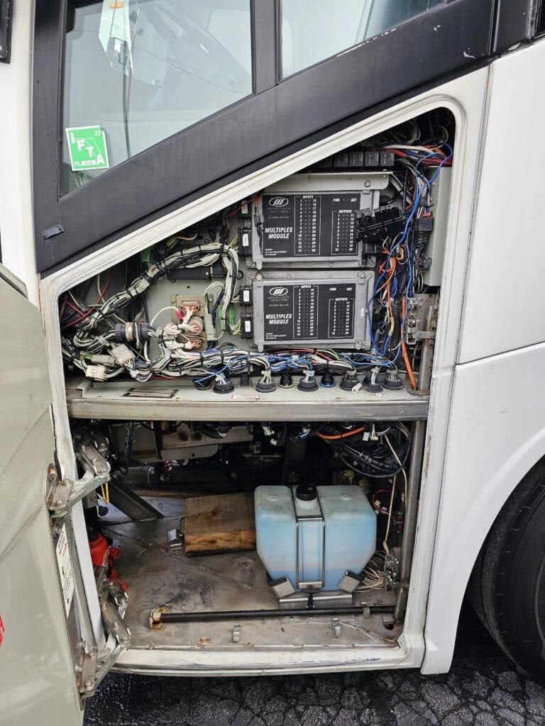 2009 MCI J4500 Entertainer Coach - Image 16