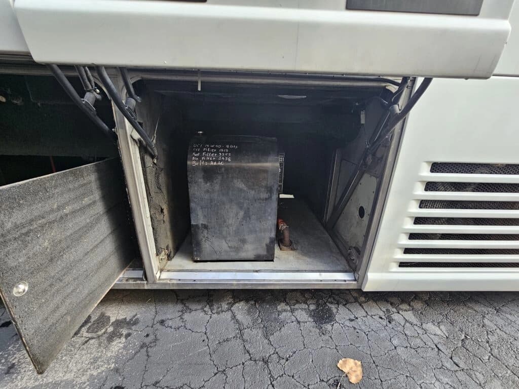 2009 MCI J4500 Entertainer Coach - Image 19