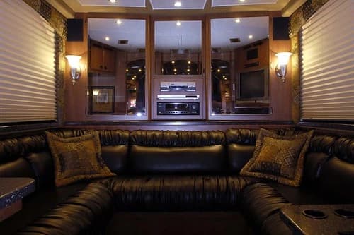 2005 Prevost XLII Entertainer Coach - Image 10