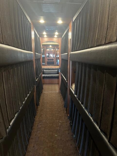 2005 Prevost XLII Entertainer Coach - Image 8