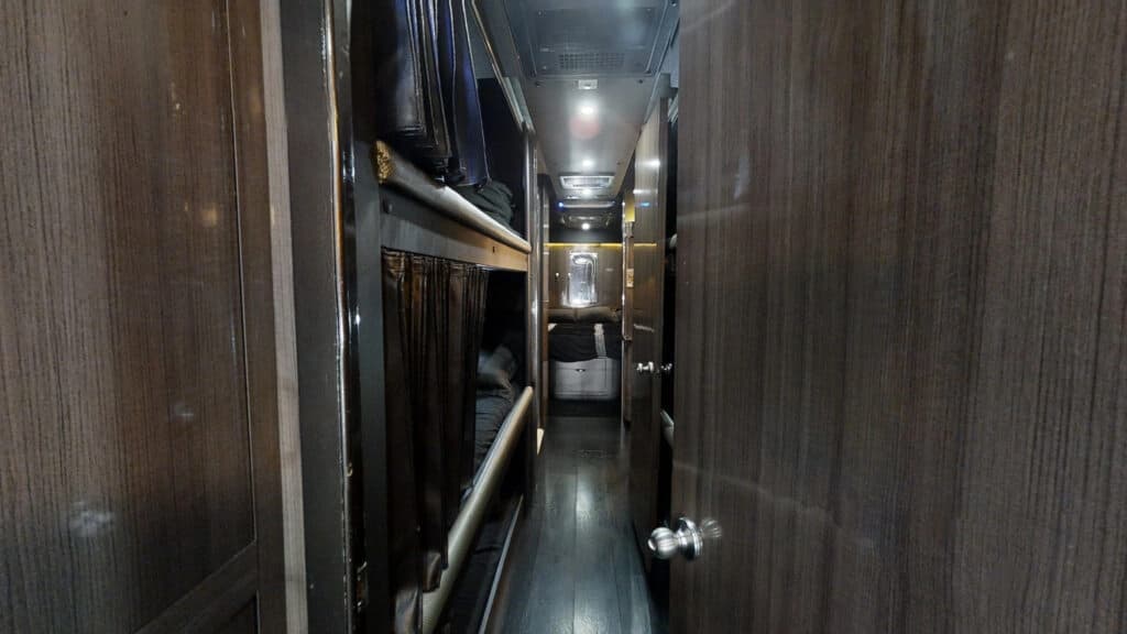 2014 Prevost X3-45 Entertainer Coach - Image 11