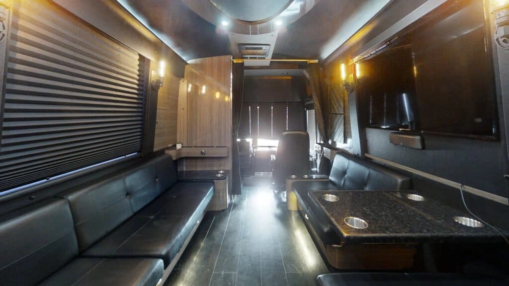 2014 Prevost X3-45 Entertainer Coach - Image 6