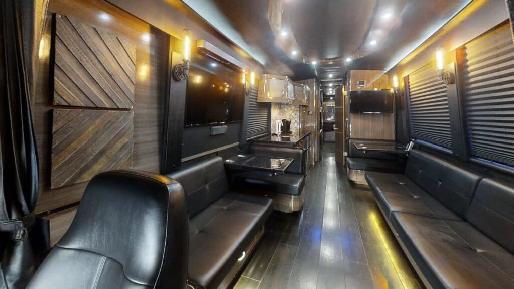 2014 Prevost X3-45 Entertainer Coach - Image 7