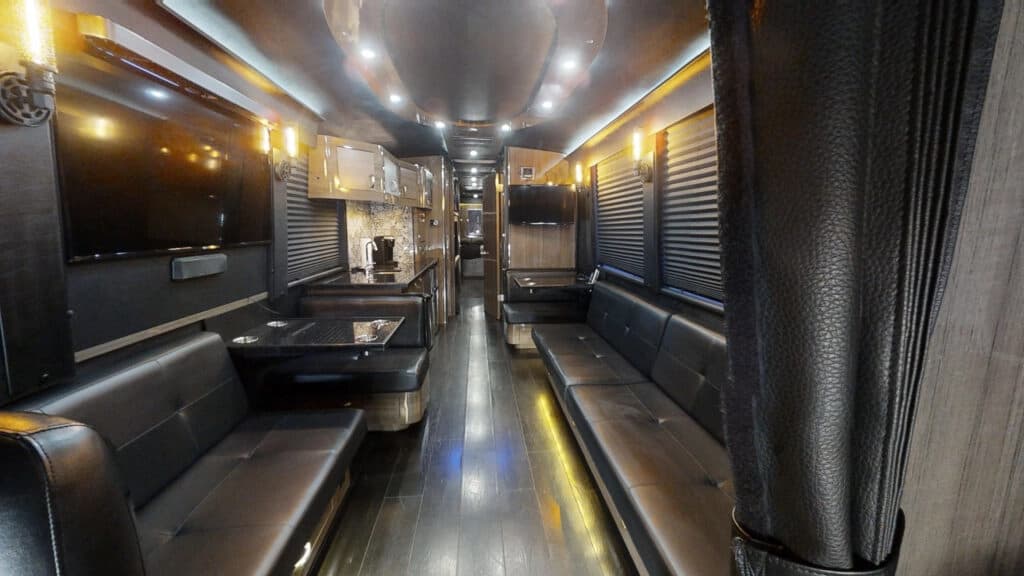 2014 Prevost X3-45 Entertainer Coach - Image 8