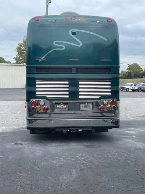 2006 Prevost XLII Entertainer Coach - Image 4