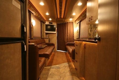 2006 Prevost XLII Entertainer Coach - Image 3