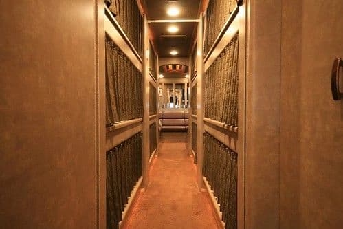 2006 Prevost XLII Entertainer Coach - Image 9