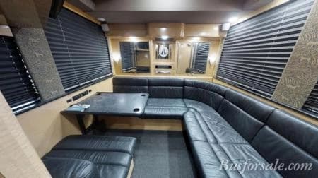 2003 Prevost XLII Entertainer Coach - Image 2