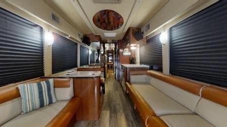 1999 Prevost H3-45 Entertainer Coach - Image 6