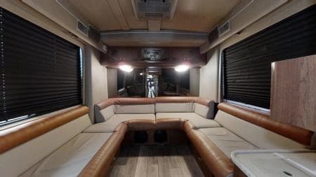 1999 Prevost H3-45 Entertainer Coach - Image 12