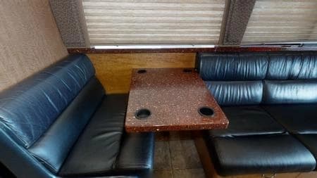 2004 Prevost XLII Entertainer Coach - Image 9