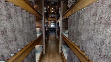 2004 Prevost XLII Entertainer Coach - Image 12