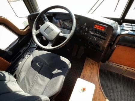 2004 Prevost XLII Entertainer Coach - Image 15