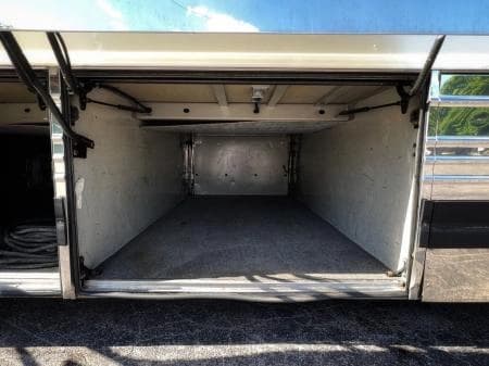2004 Prevost XLII Entertainer Coach - Image 16