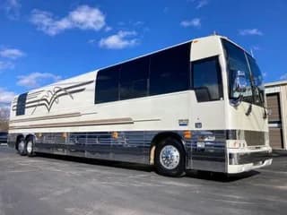 2004 Prevost (NFI) XLII bus