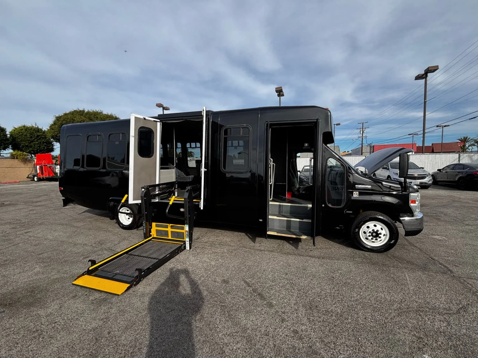 2013 Ford E450 Shuttle bus - Image 1