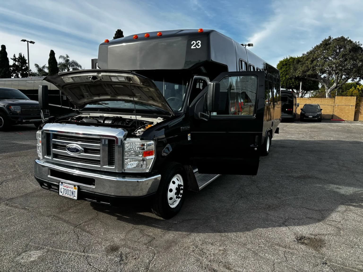 2013 Ford E450 Shuttle bus - Image 4