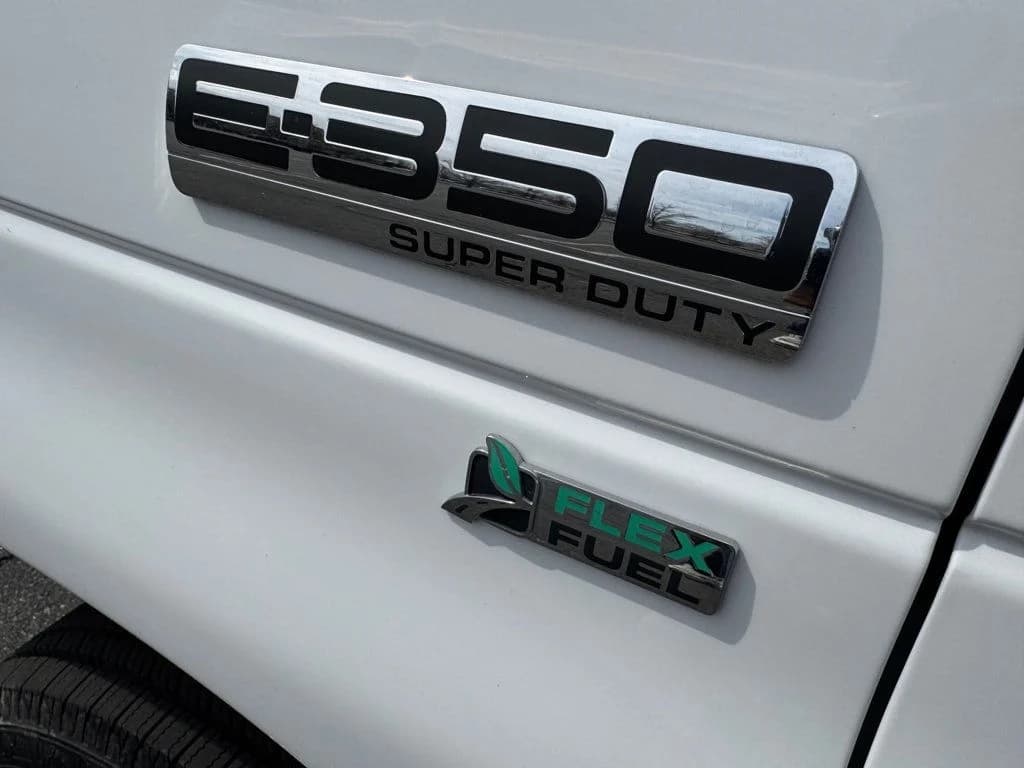 2015 Ford E-350 Shuttle Bus - Image 18