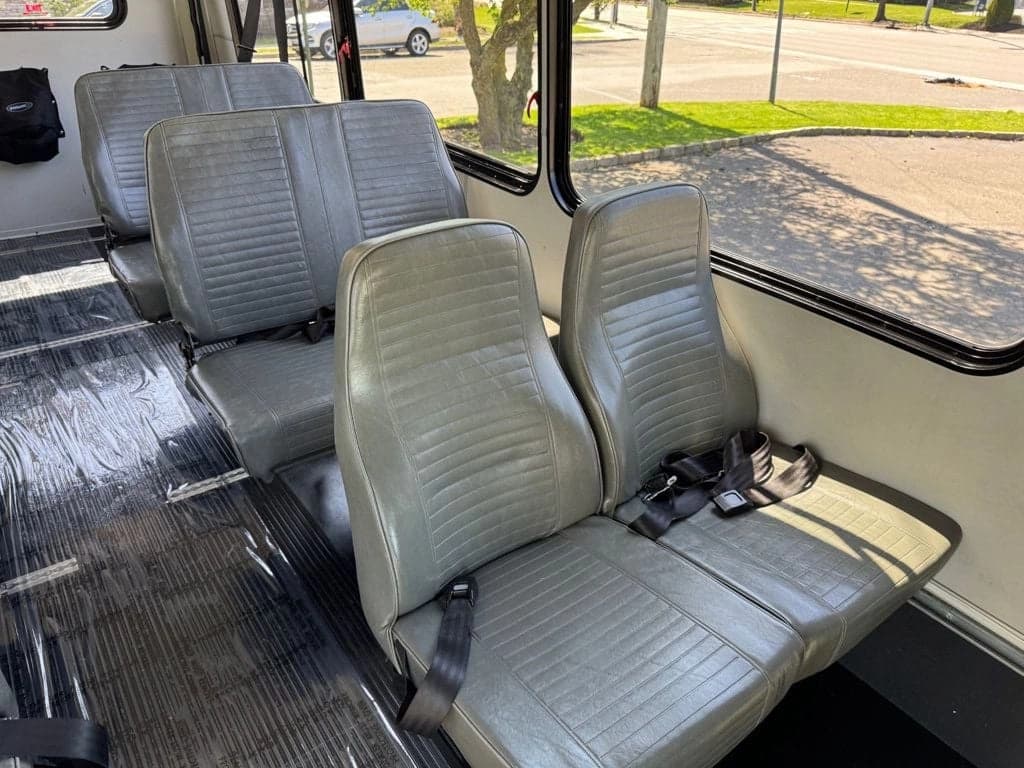 2015 Ford E-350 Shuttle Bus - Image 26