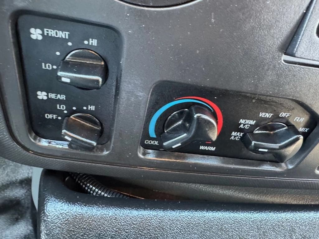 2015 Ford E-350 Shuttle Bus - Image 35