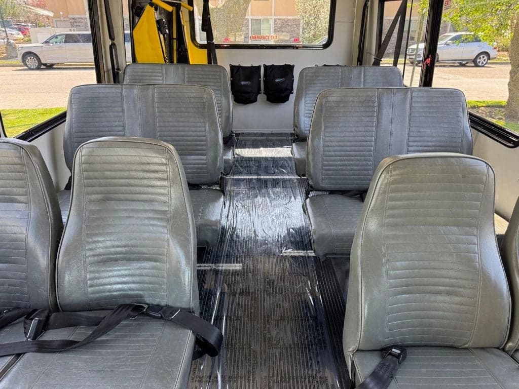 2015 Ford E-350 Shuttle Bus - Image 7