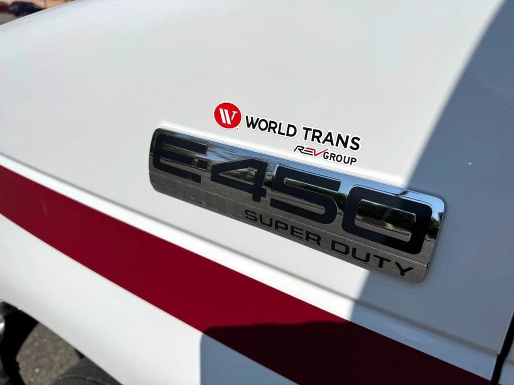 2017 Ford E-450 Shuttle Bus - Image 17
