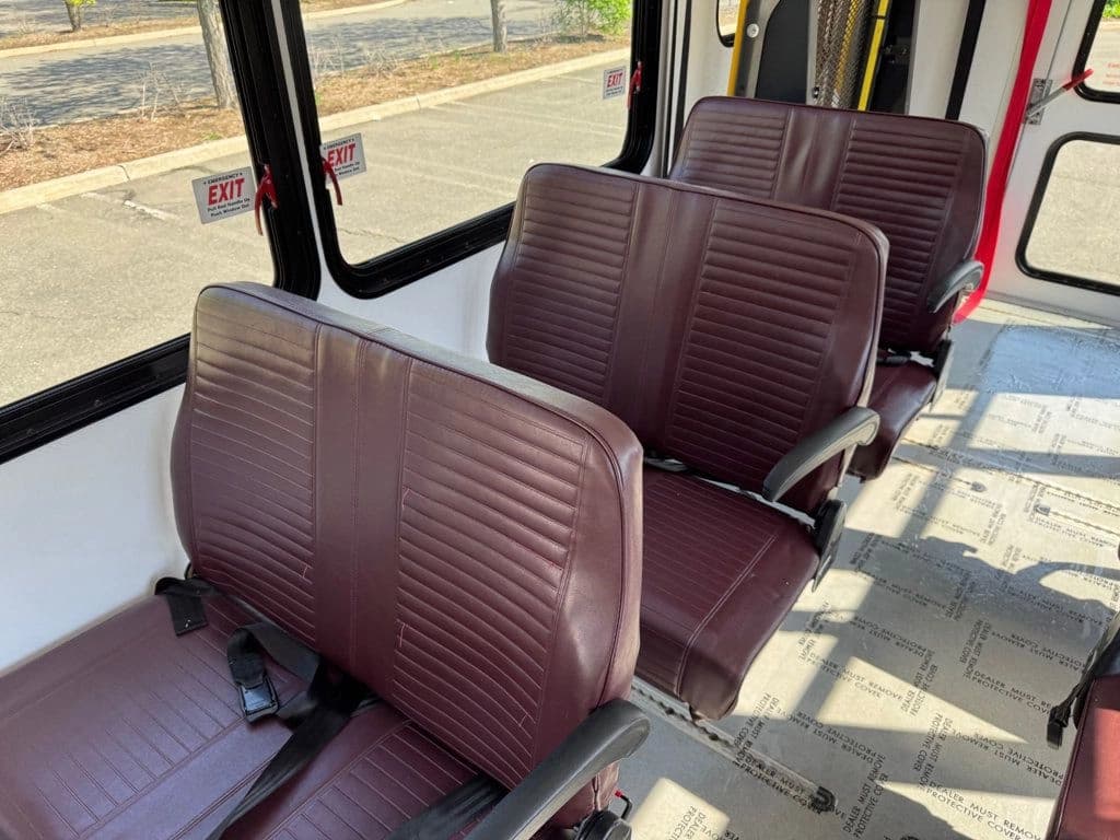 2017 Ford E-450 Shuttle Bus - Image 26
