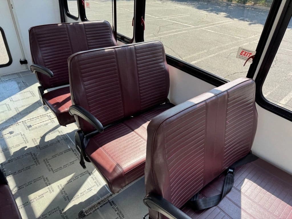 2017 Ford E-450 Shuttle Bus - Image 27